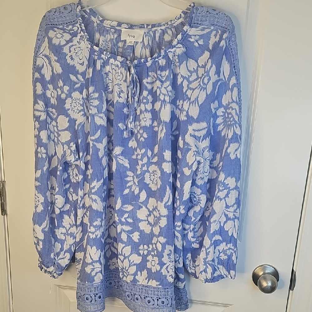 Fyve‎ Women's Floral Blouse in Blue and White Size 2X